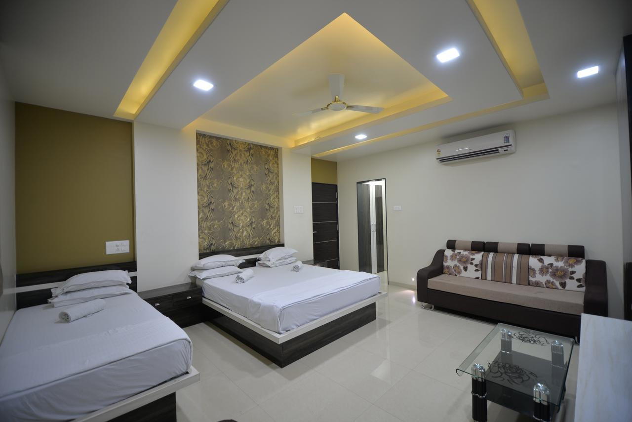 Hotel Radhe Krishna Szolápur Kültér fotó