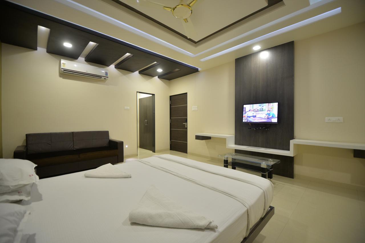 Hotel Radhe Krishna Szolápur Kültér fotó